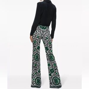 Alice + Olivia Andrew Geometric-Print Flared Trouser Sz 8. NWT. RETAIL $395